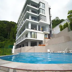 Hotel Hills, Kvariati