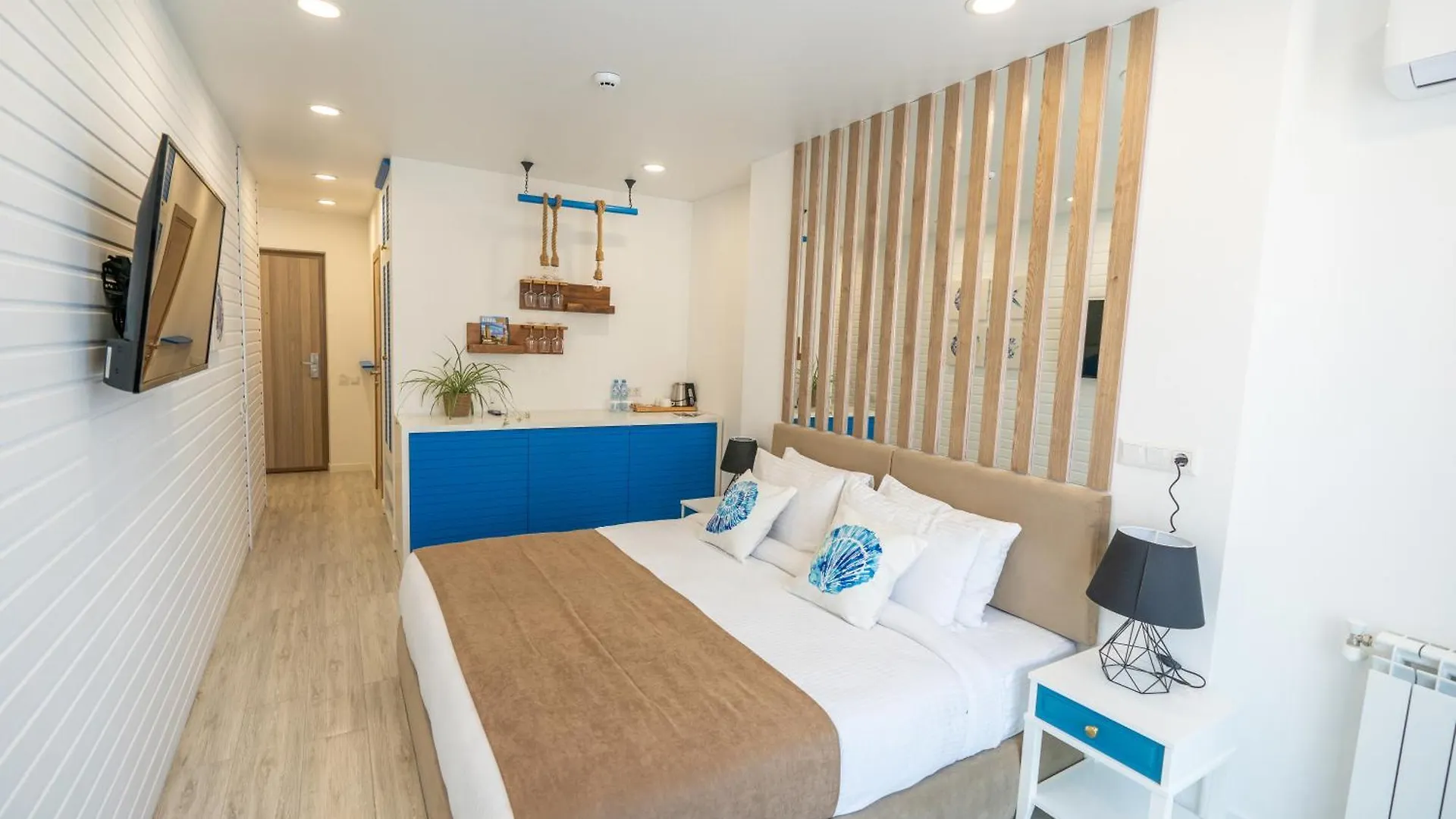 Seagull Beachfront Boutique Hotel Batumi 5*,
